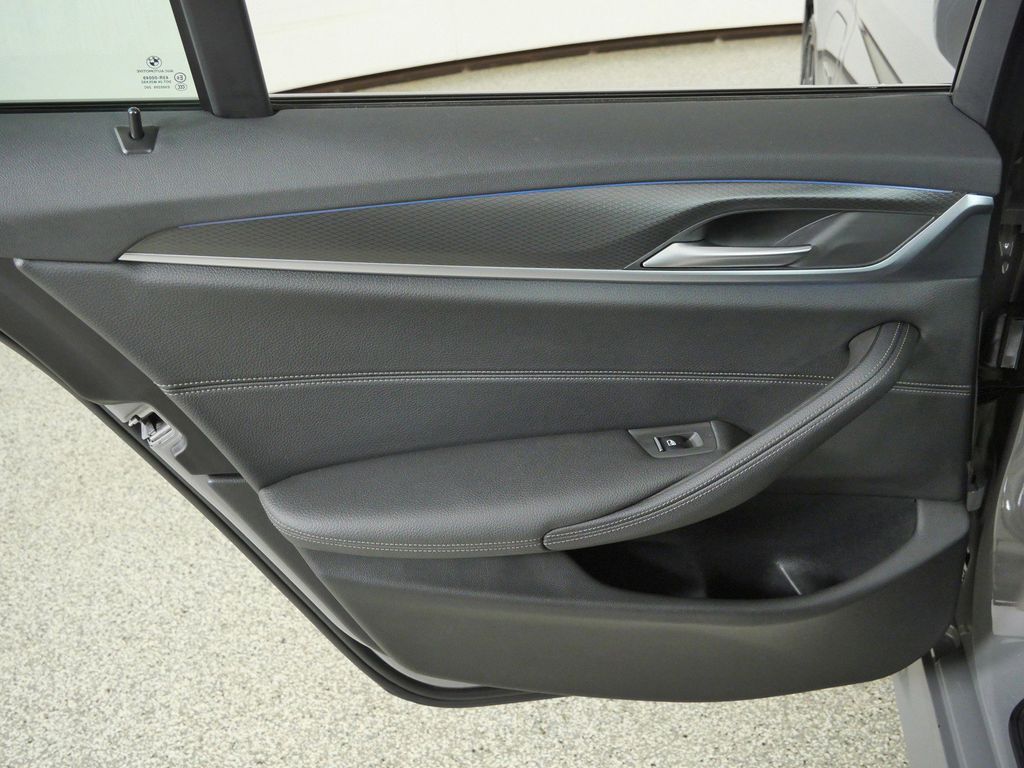 Thumbnail: 2022 BMW 5 Series - 35