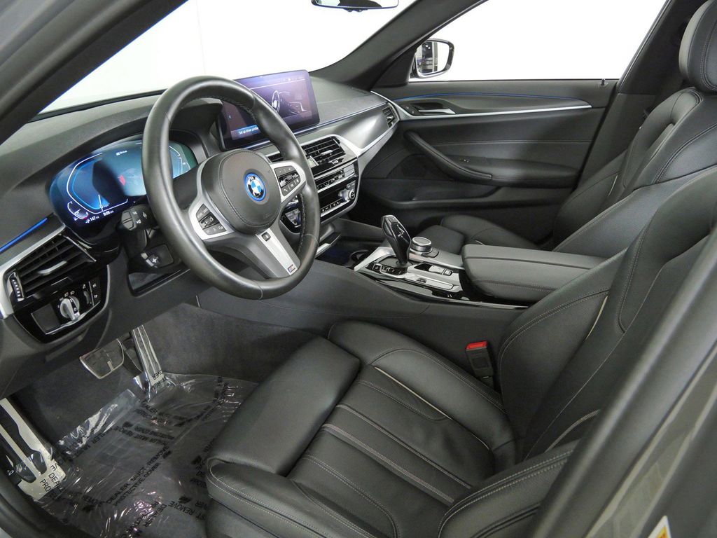 Thumbnail: 2022 BMW 5 Series - 11