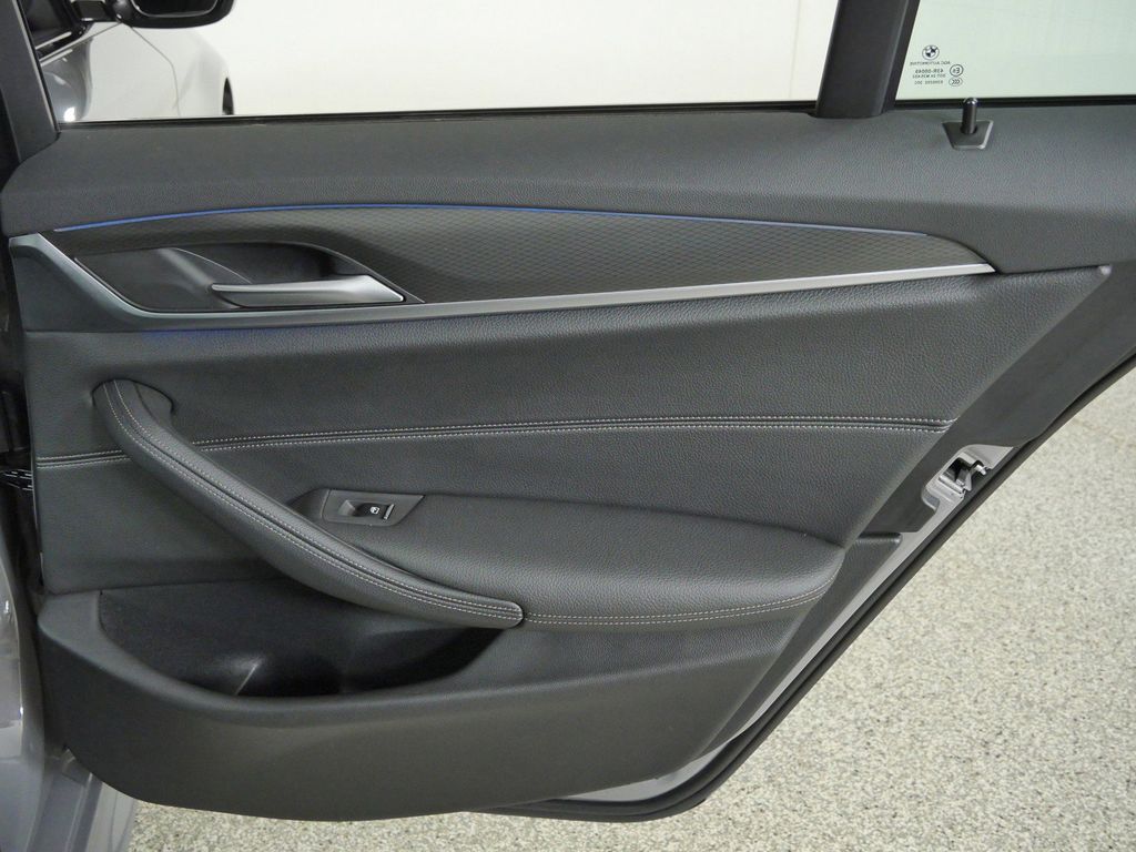 Thumbnail: 2022 BMW 5 Series - 32