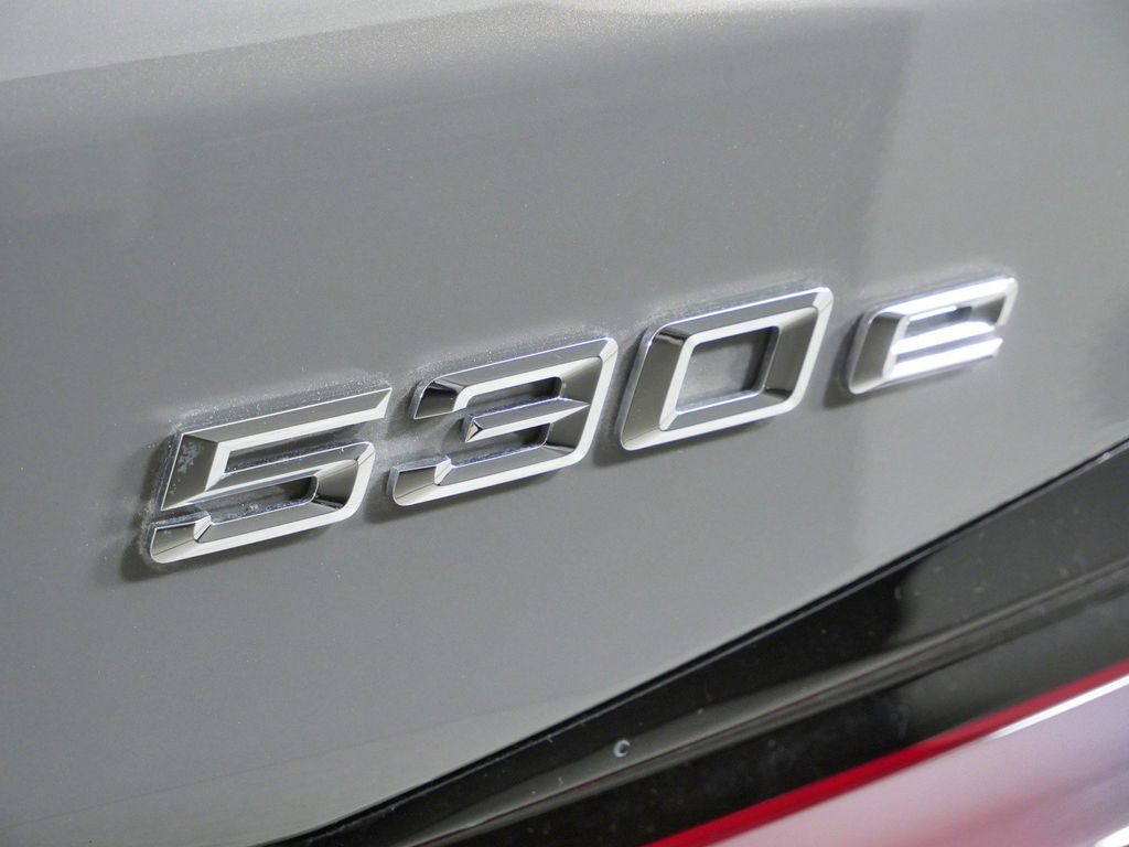 Thumbnail: 2022 BMW 5 Series - 23