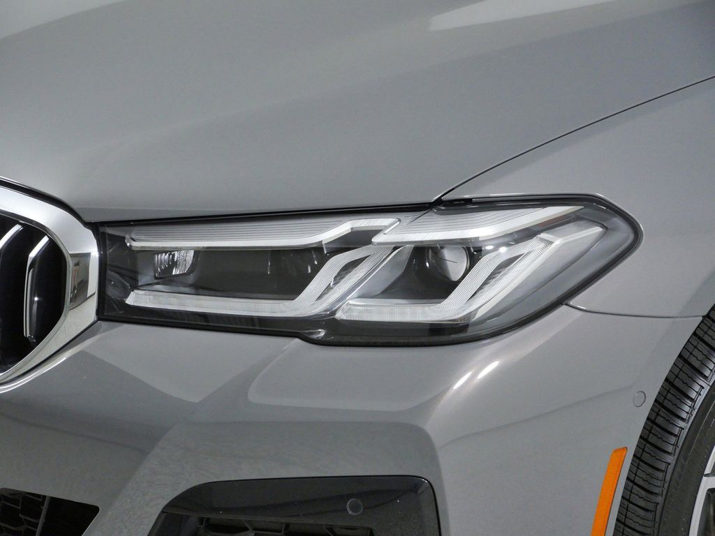 Thumbnail: 2022 BMW 5 Series - 18