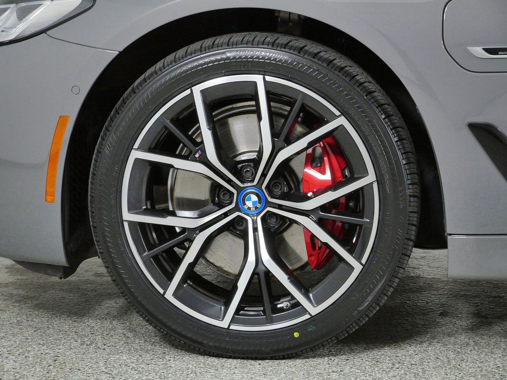 Thumbnail: 2022 BMW 5 Series - 26