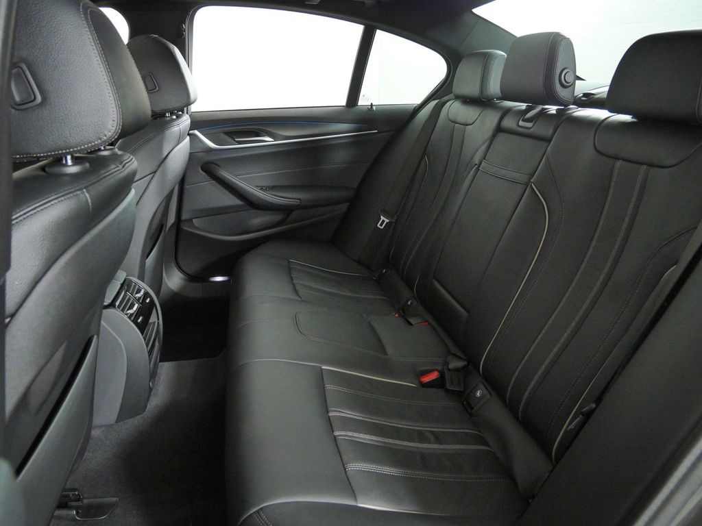 Thumbnail: 2022 BMW 5 Series - 37