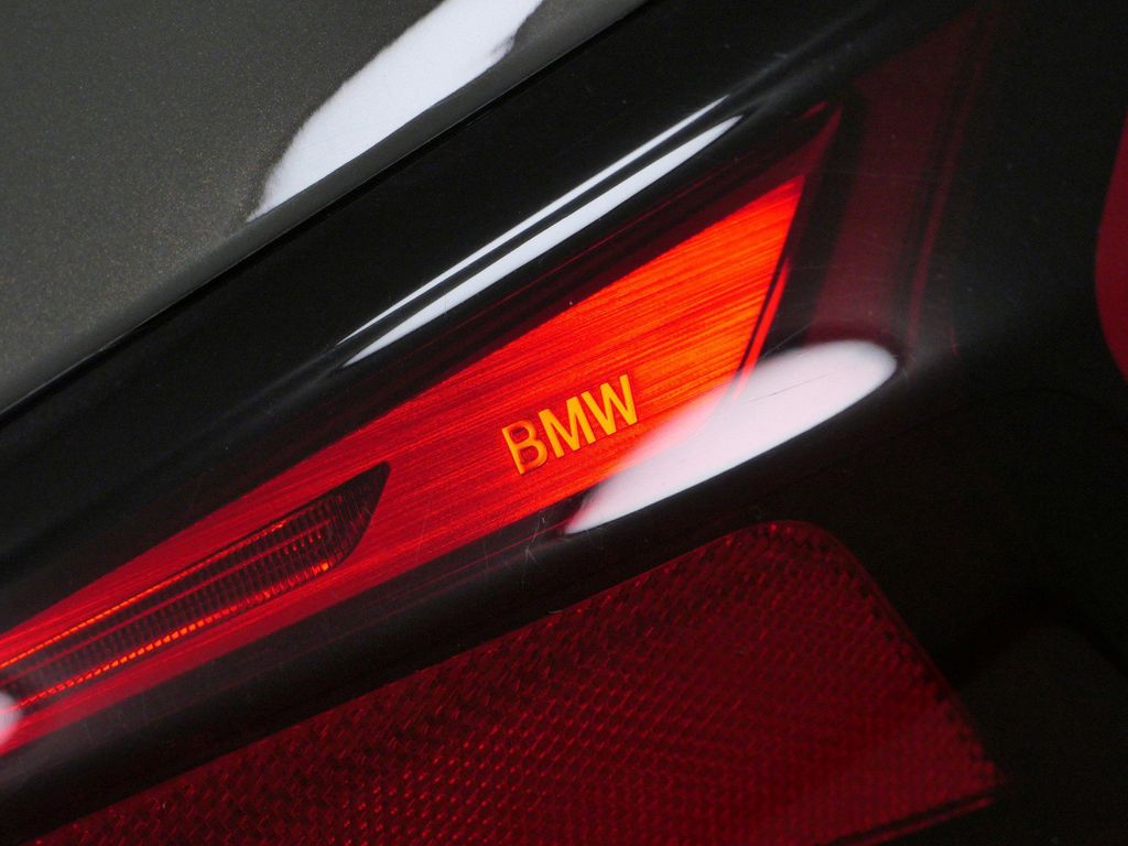 Thumbnail: 2022 BMW 5 Series - 28