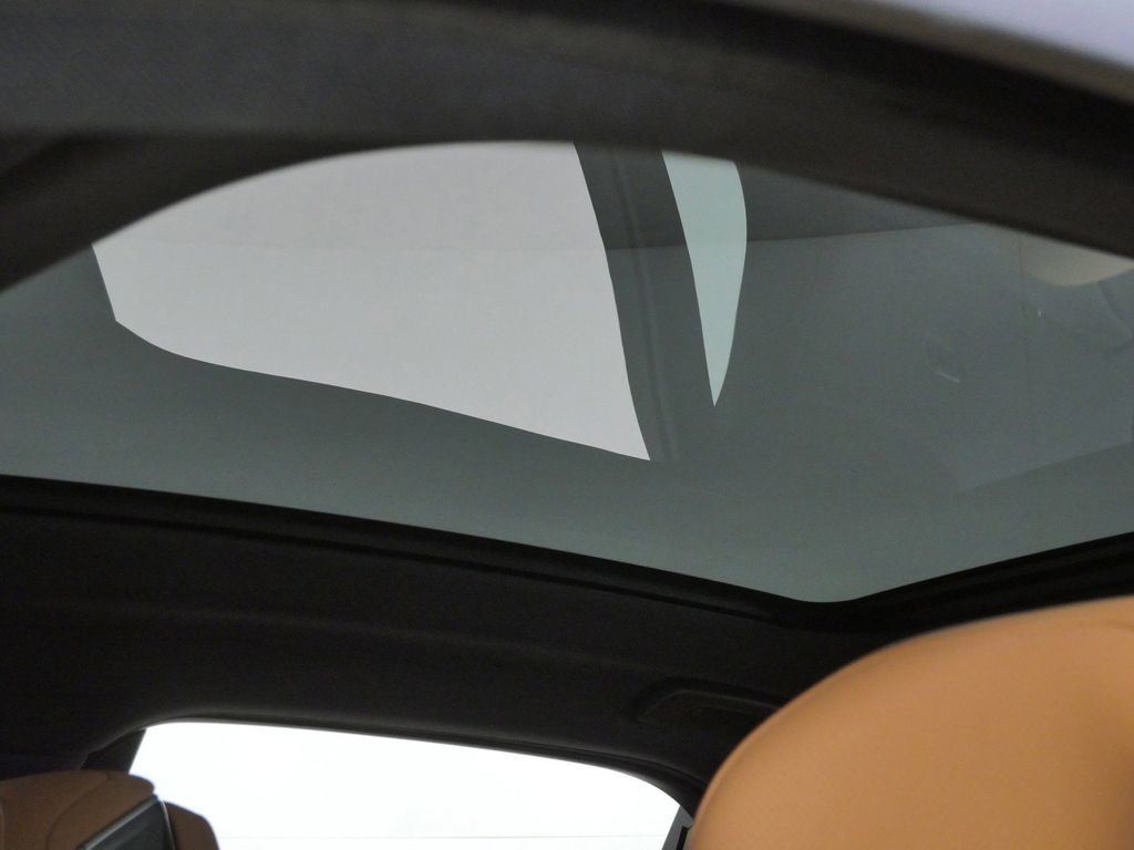 Thumbnail: 2024 BMW 7 Series - 29