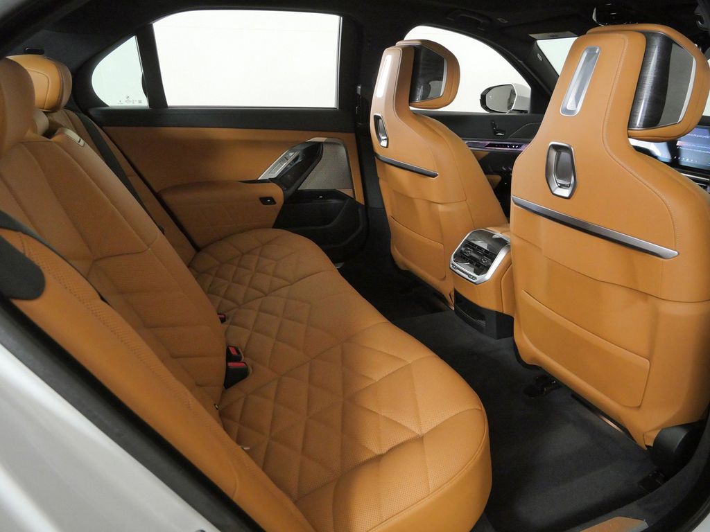 Thumbnail: 2024 BMW 7 Series - 11