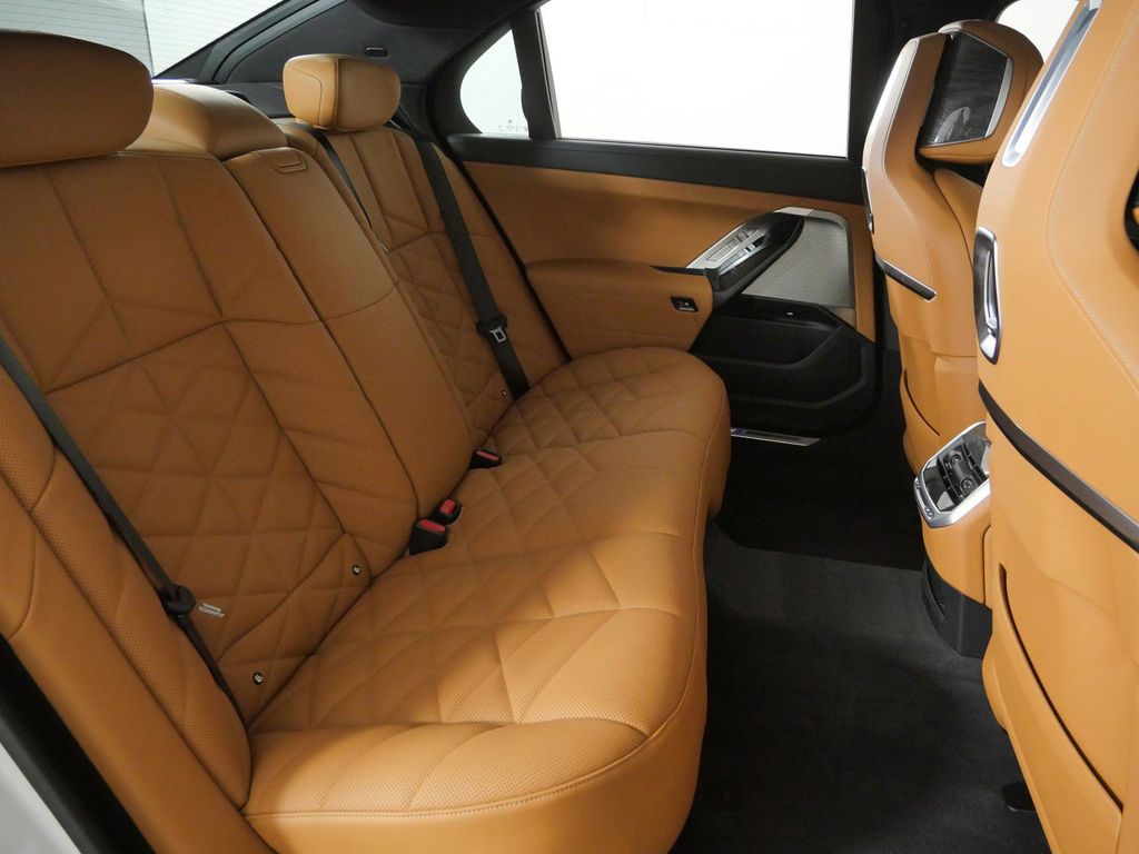 Thumbnail: 2024 BMW 7 Series - 34