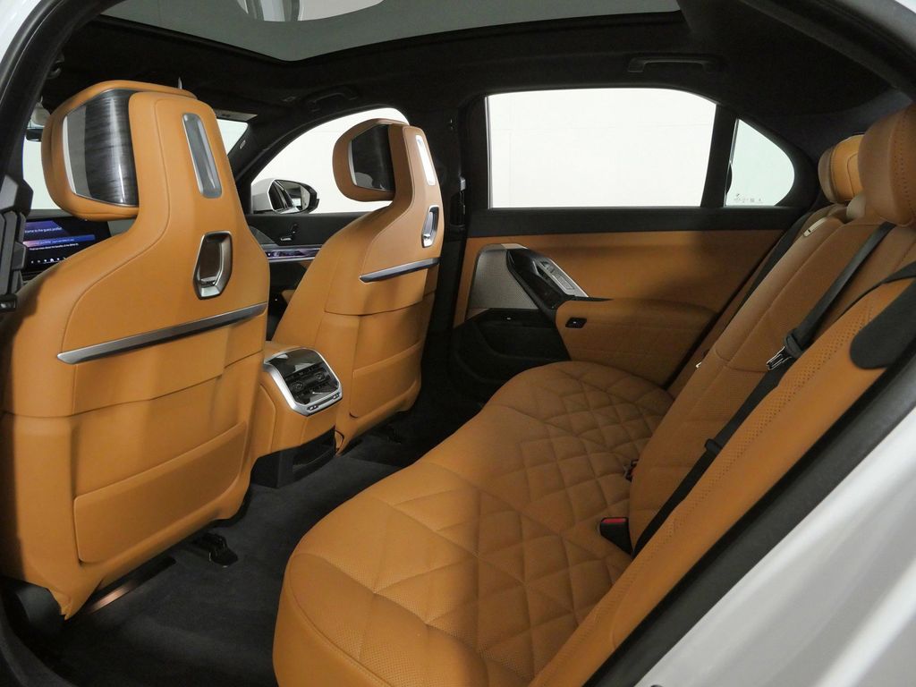Thumbnail: 2024 BMW 7 Series - 37
