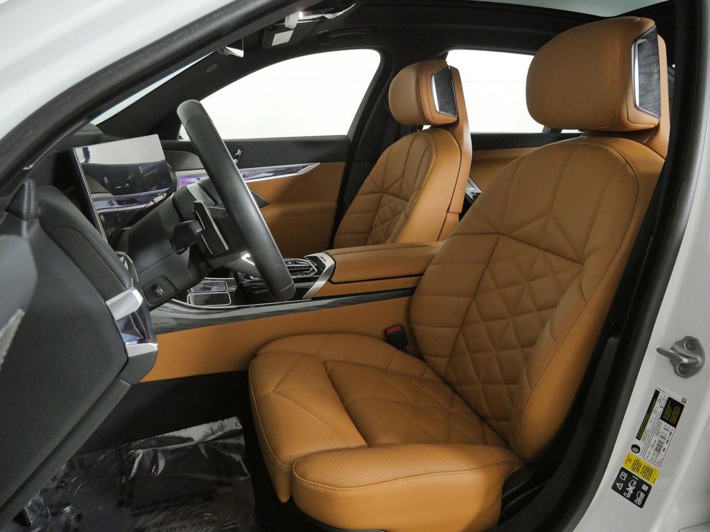 Thumbnail: 2024 BMW 7 Series - 41