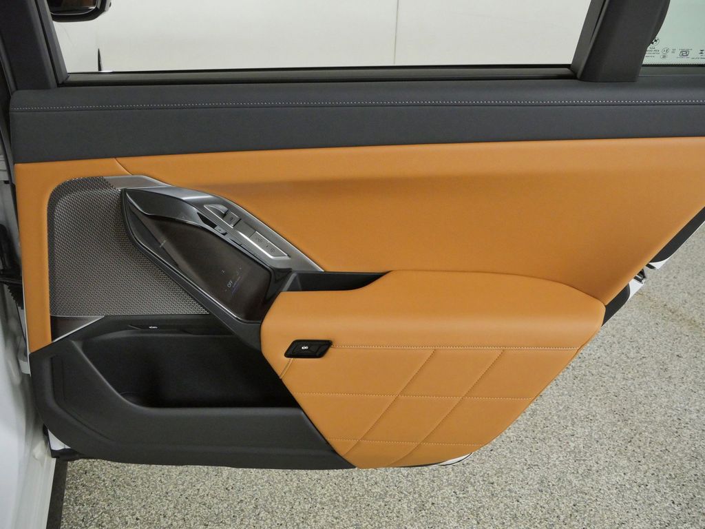 Thumbnail: 2024 BMW 7 Series - 33