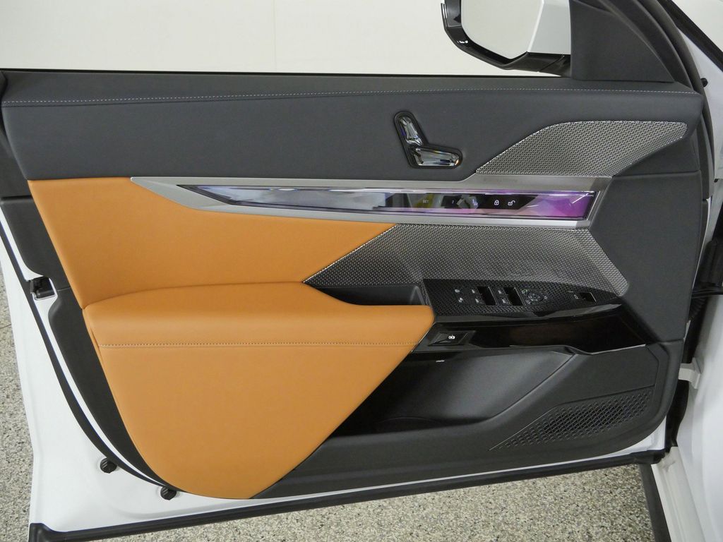Thumbnail: 2024 BMW 7 Series - 39