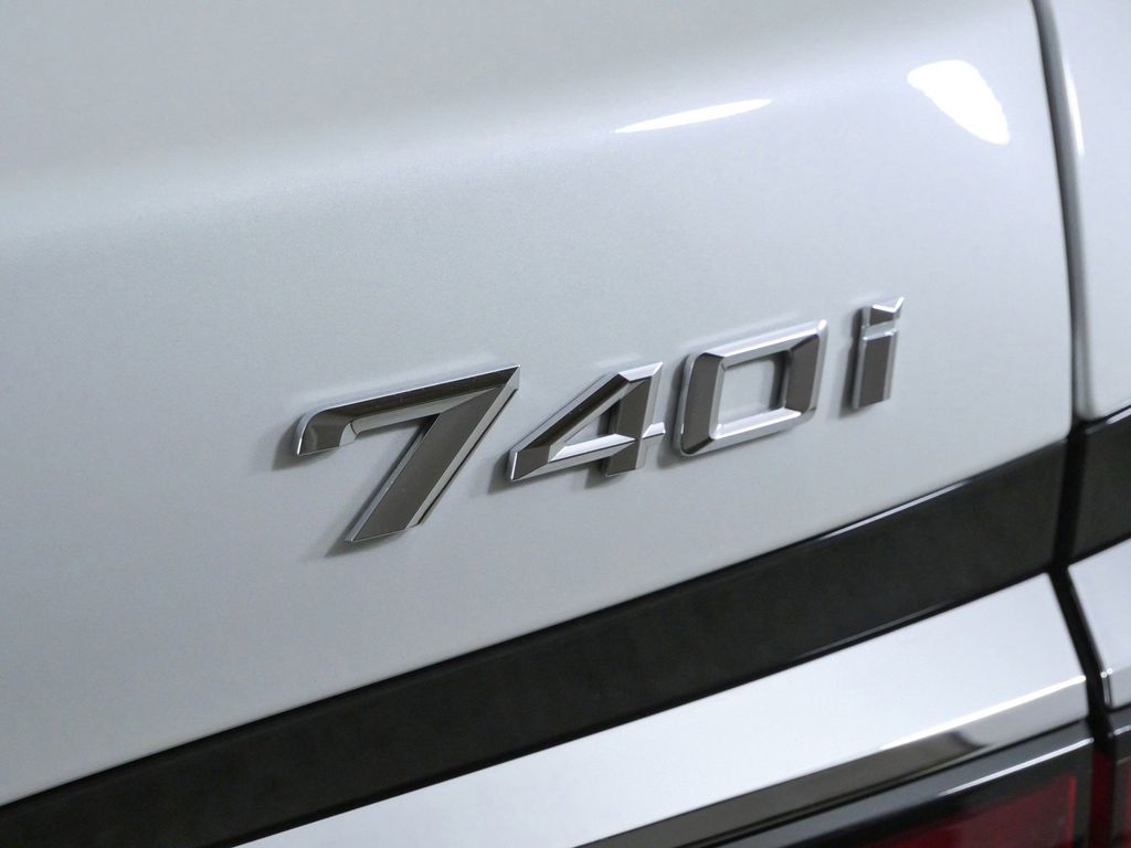 Thumbnail: 2024 BMW 7 Series - 25