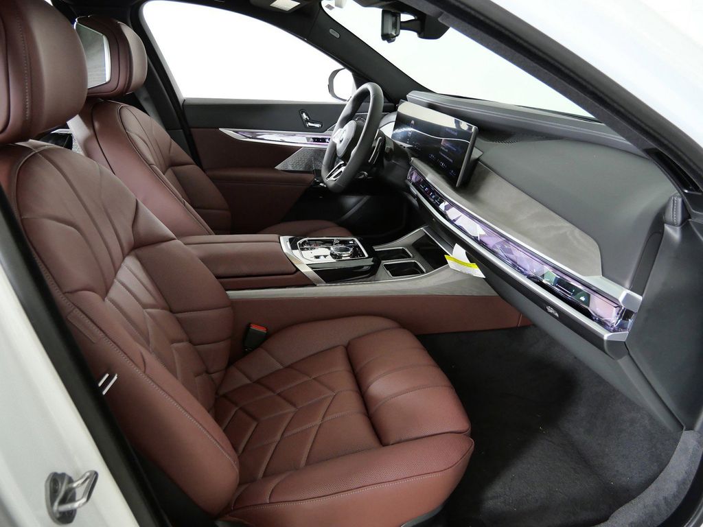 Thumbnail: 2026 BMW 7 Series - 9