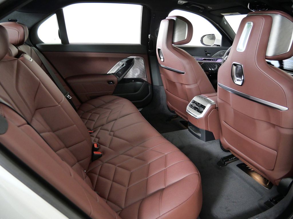 Thumbnail: 2026 BMW 7 Series - 11