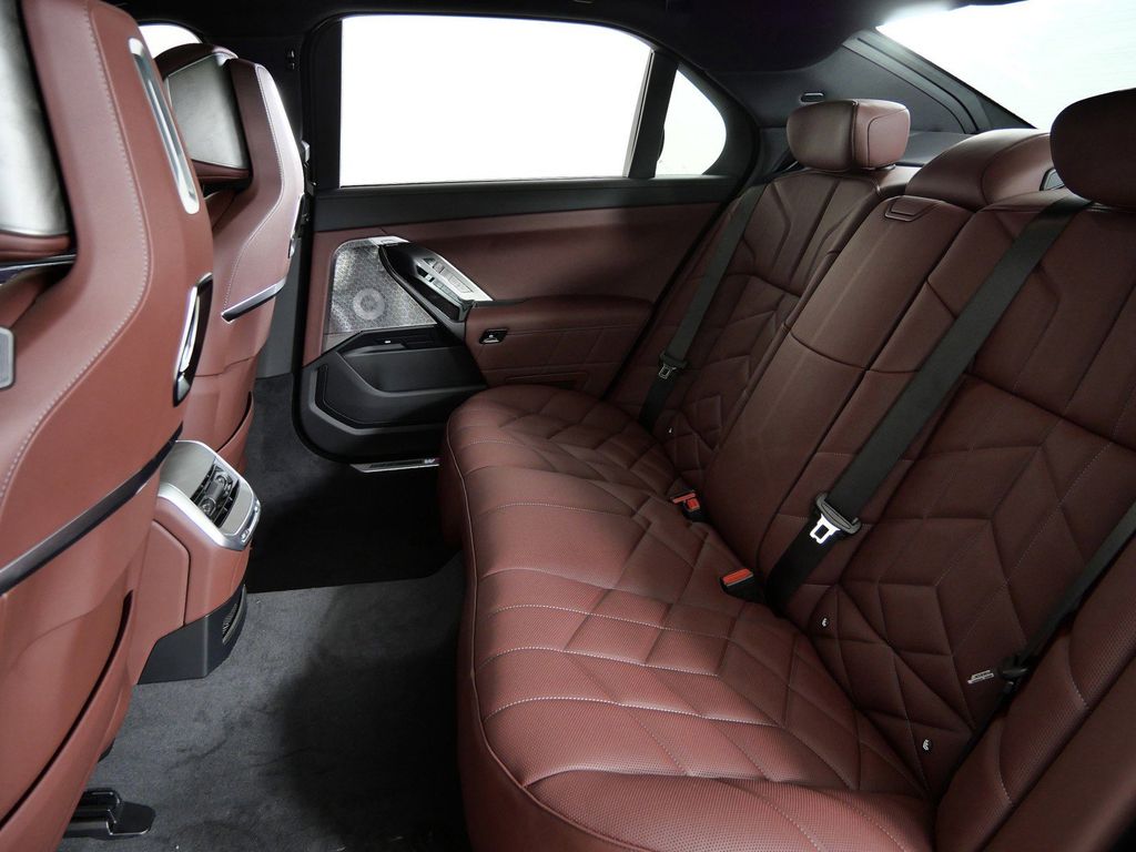 Thumbnail: 2026 BMW 7 Series - 37