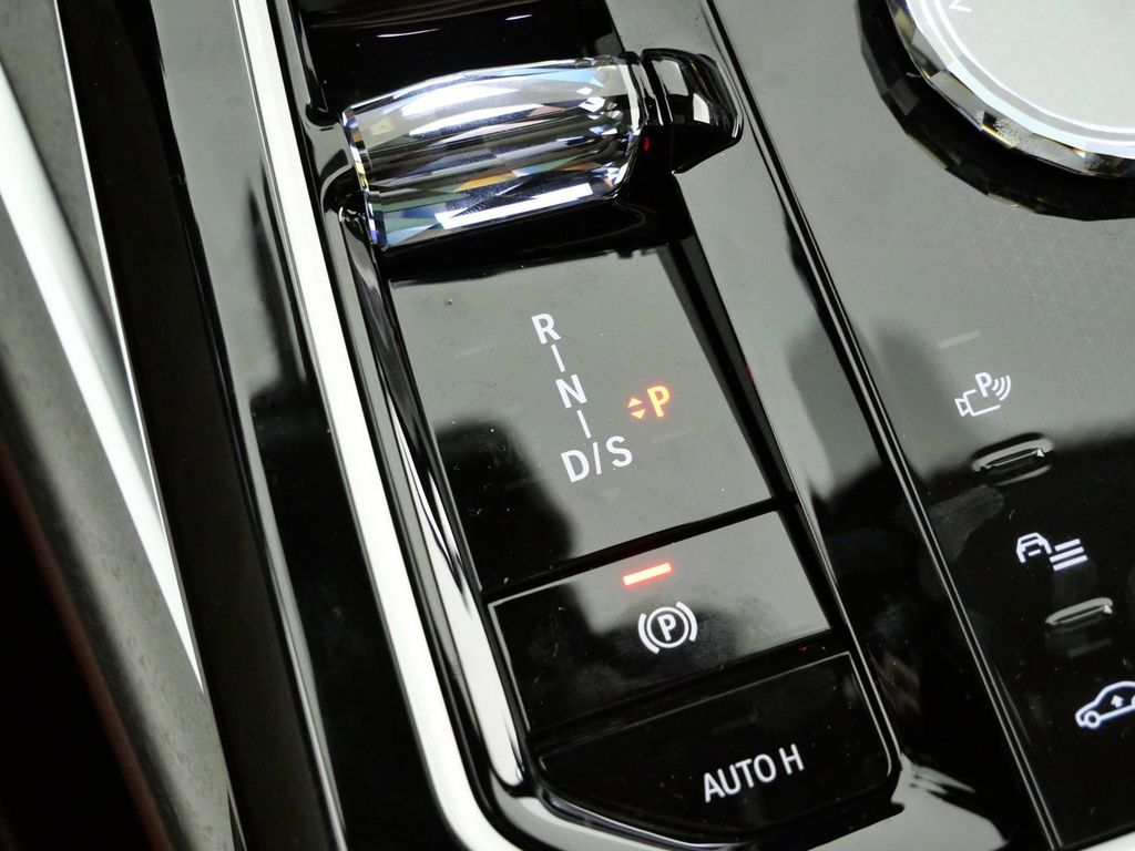 Thumbnail: 2026 BMW 7 Series - 13