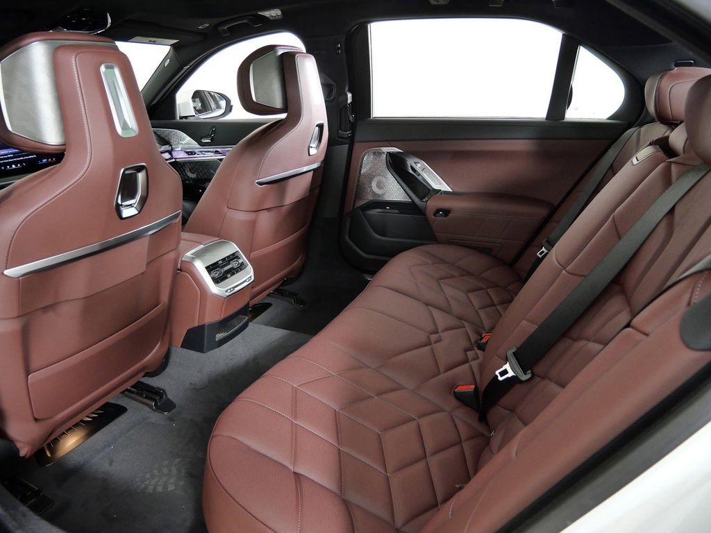 Thumbnail: 2026 BMW 7 Series - 36