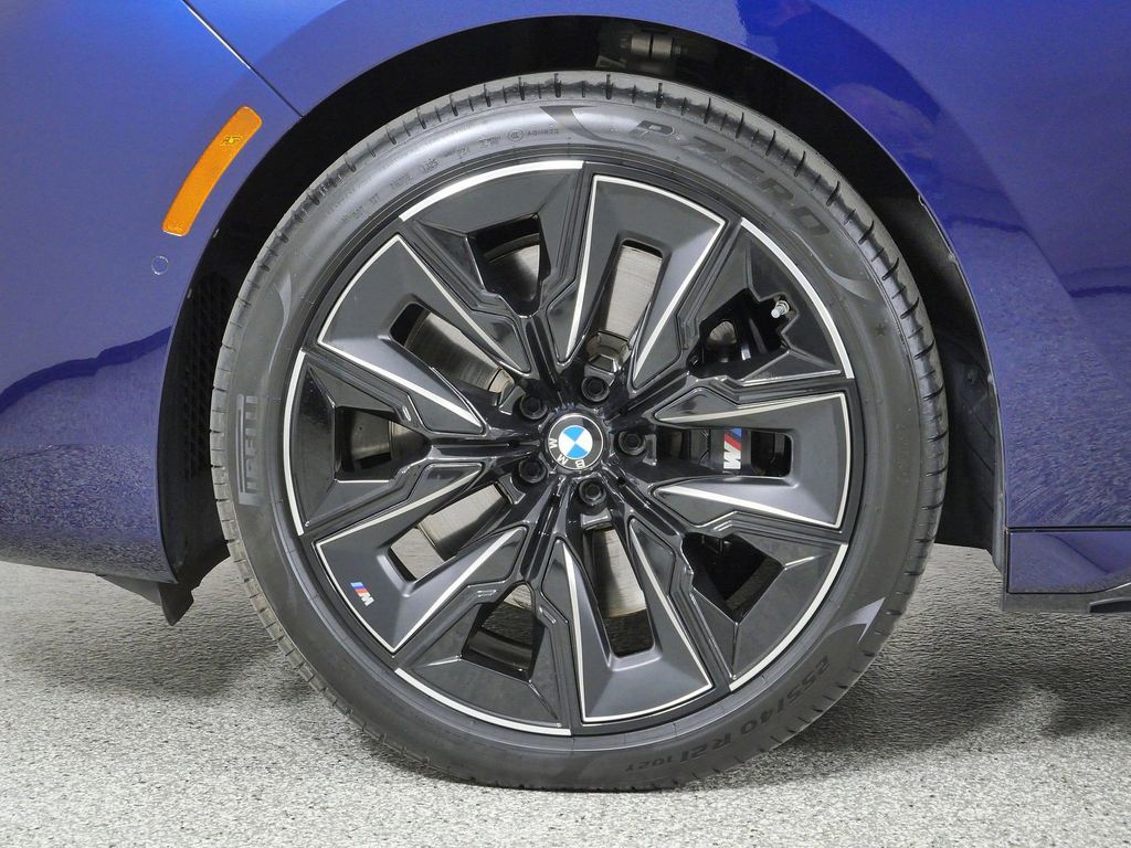 Thumbnail: 2023 BMW 7 Series - 8