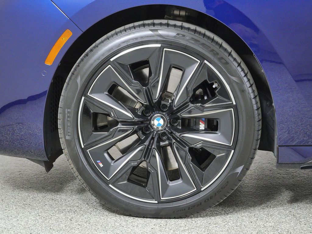 Thumbnail: 2023 BMW 7 Series - 8