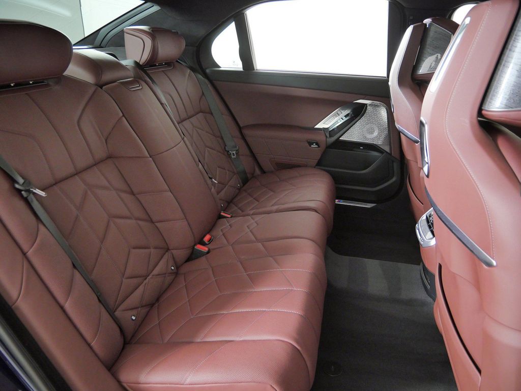 Thumbnail: 2023 BMW 7 Series - 34