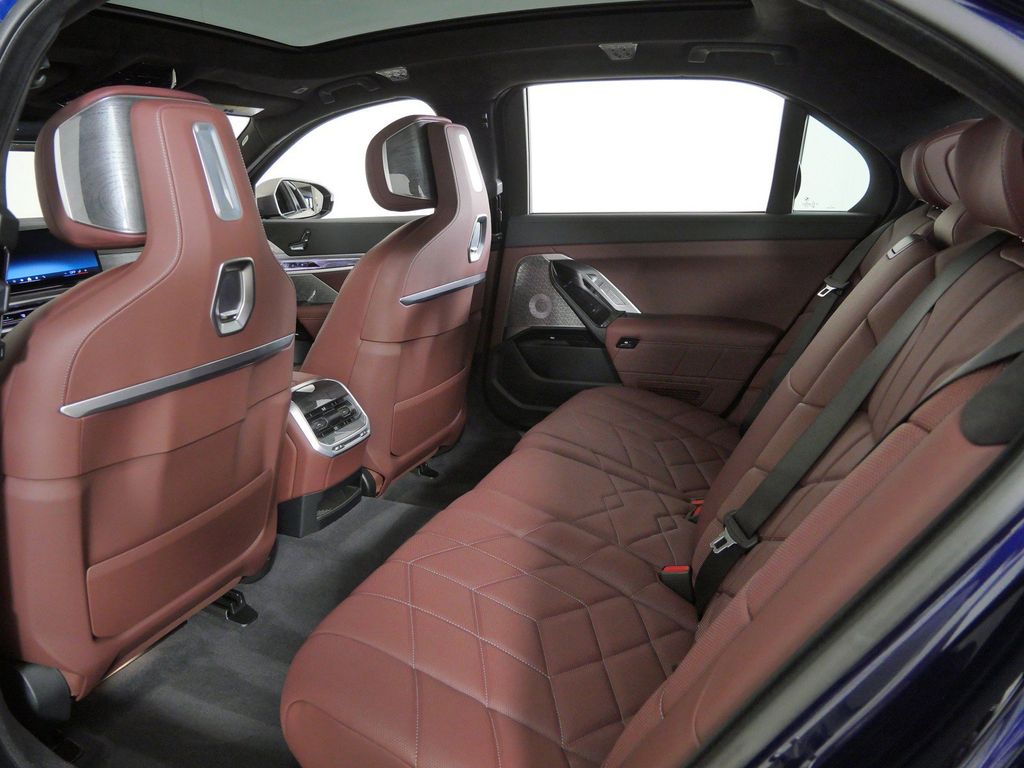 Thumbnail: 2023 BMW 7 Series - 37