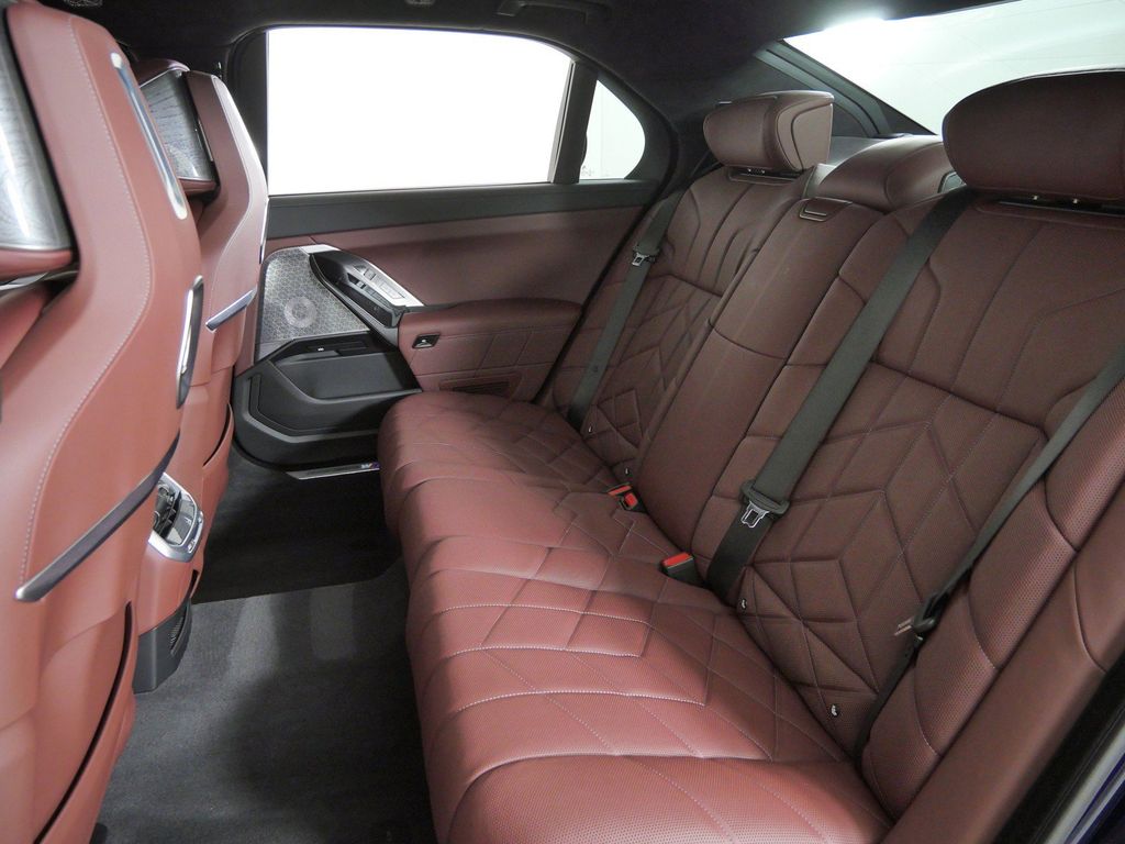 Thumbnail: 2023 BMW 7 Series - 38