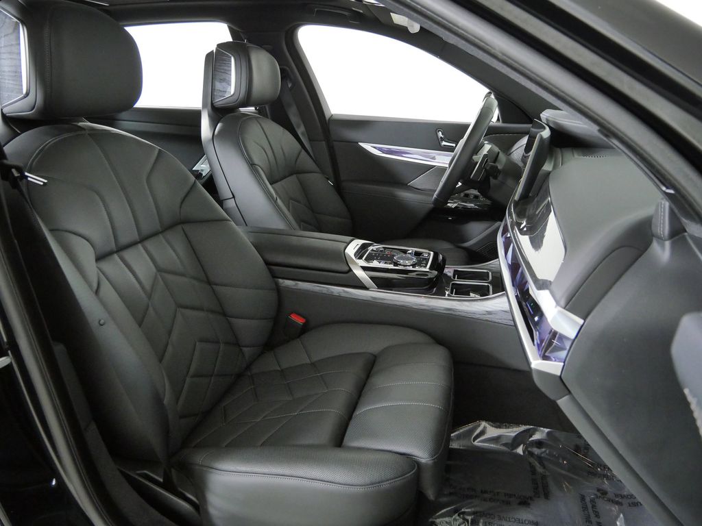 Thumbnail: 2025 BMW 7 Series - 9