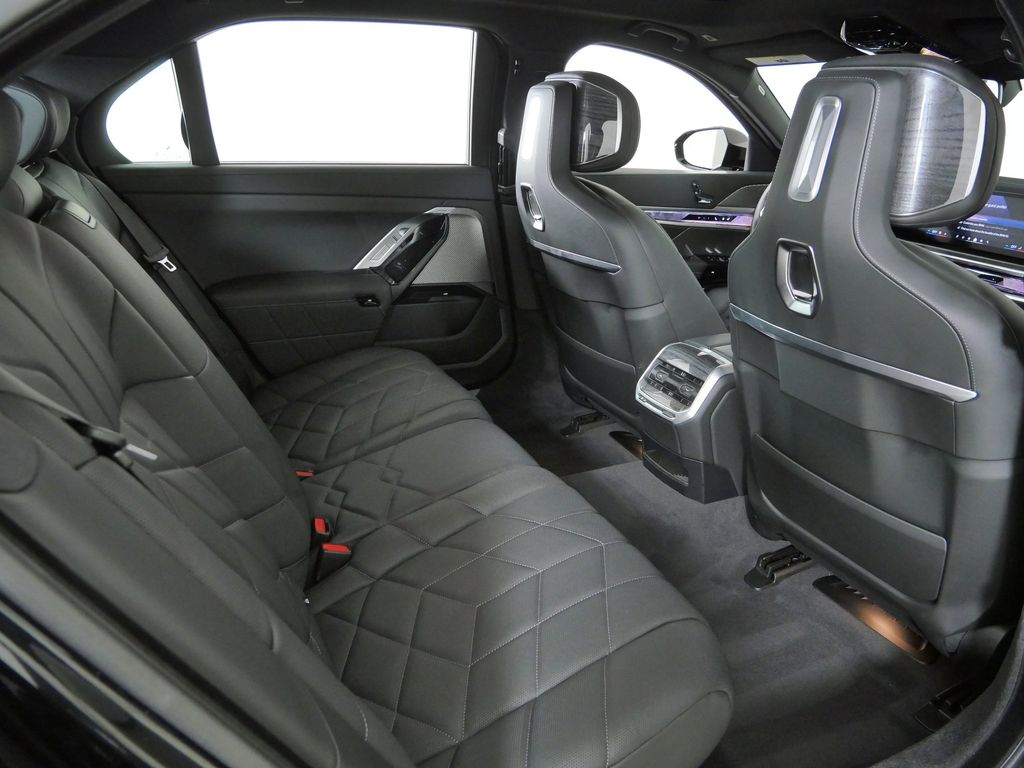 Thumbnail: 2025 BMW 7 Series - 10