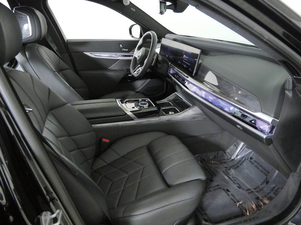 Thumbnail: 2025 BMW 7 Series - 8
