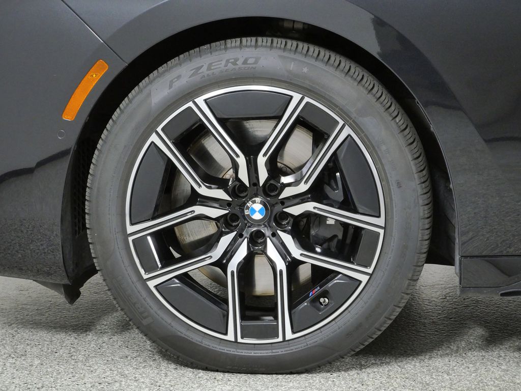 Thumbnail: 2025 BMW 7 Series - 7