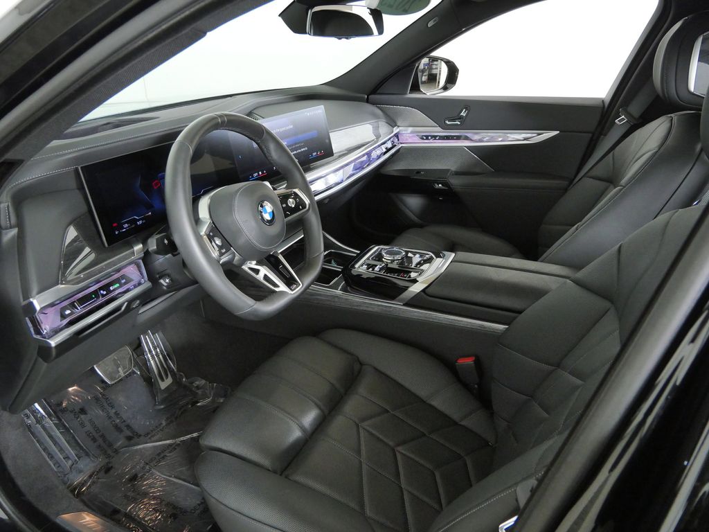 Thumbnail: 2025 BMW 7 Series - 38