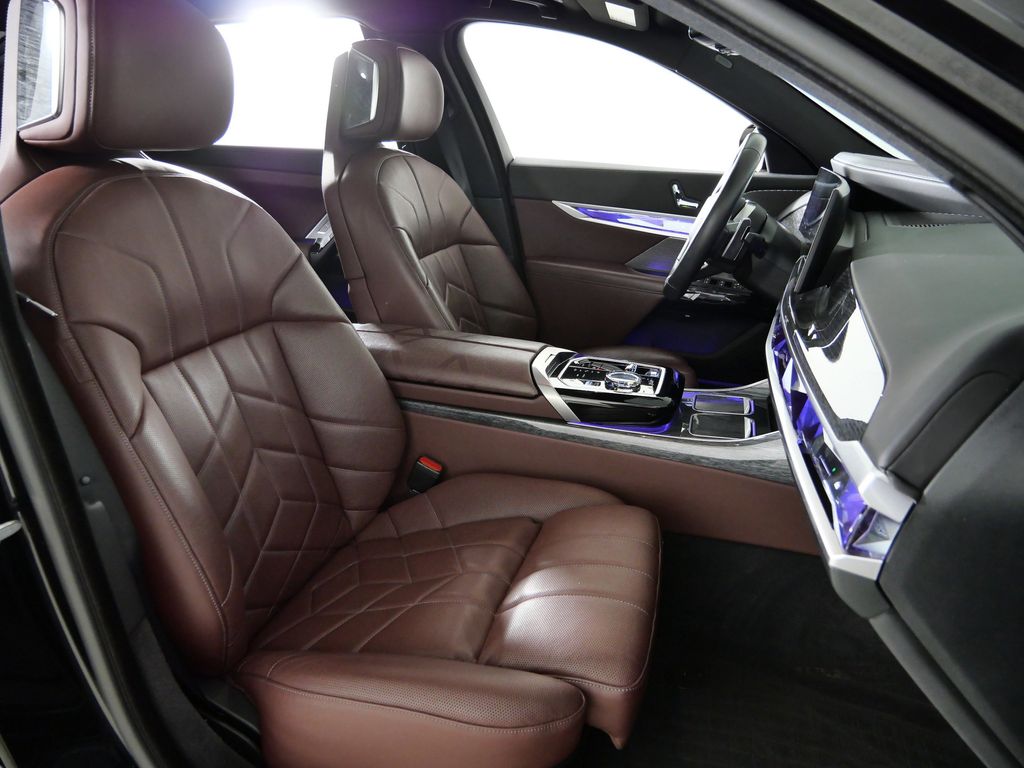 Thumbnail: 2023 BMW 7 Series - 11