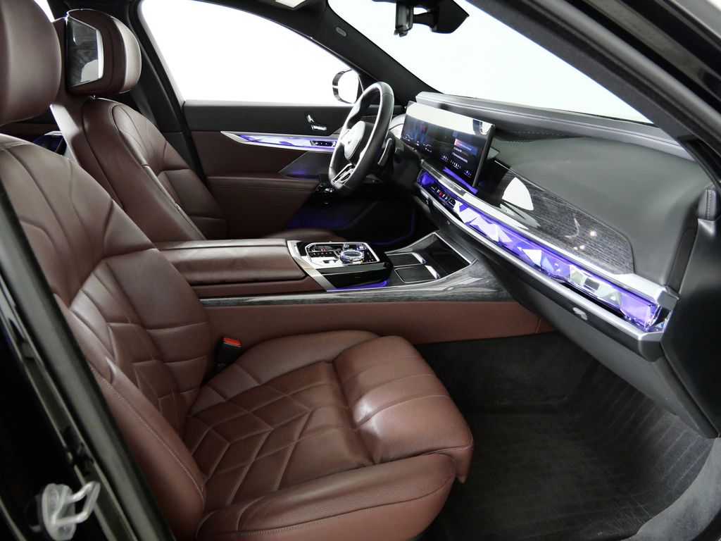 Thumbnail: 2023 BMW 7 Series - 10