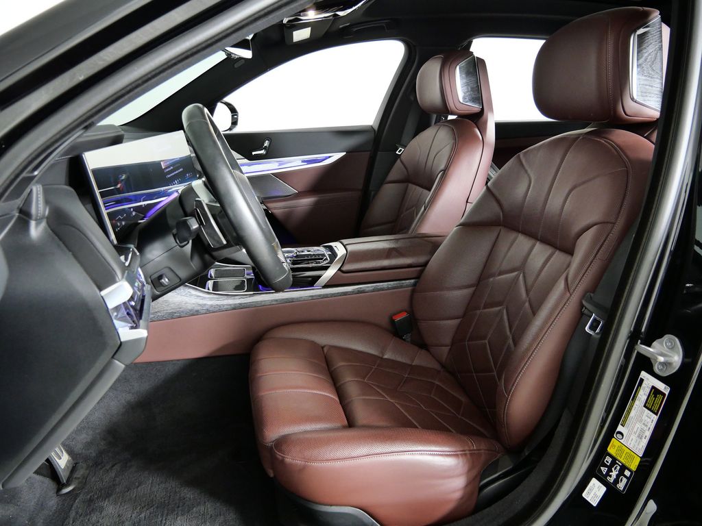 Thumbnail: 2023 BMW 7 Series - 39