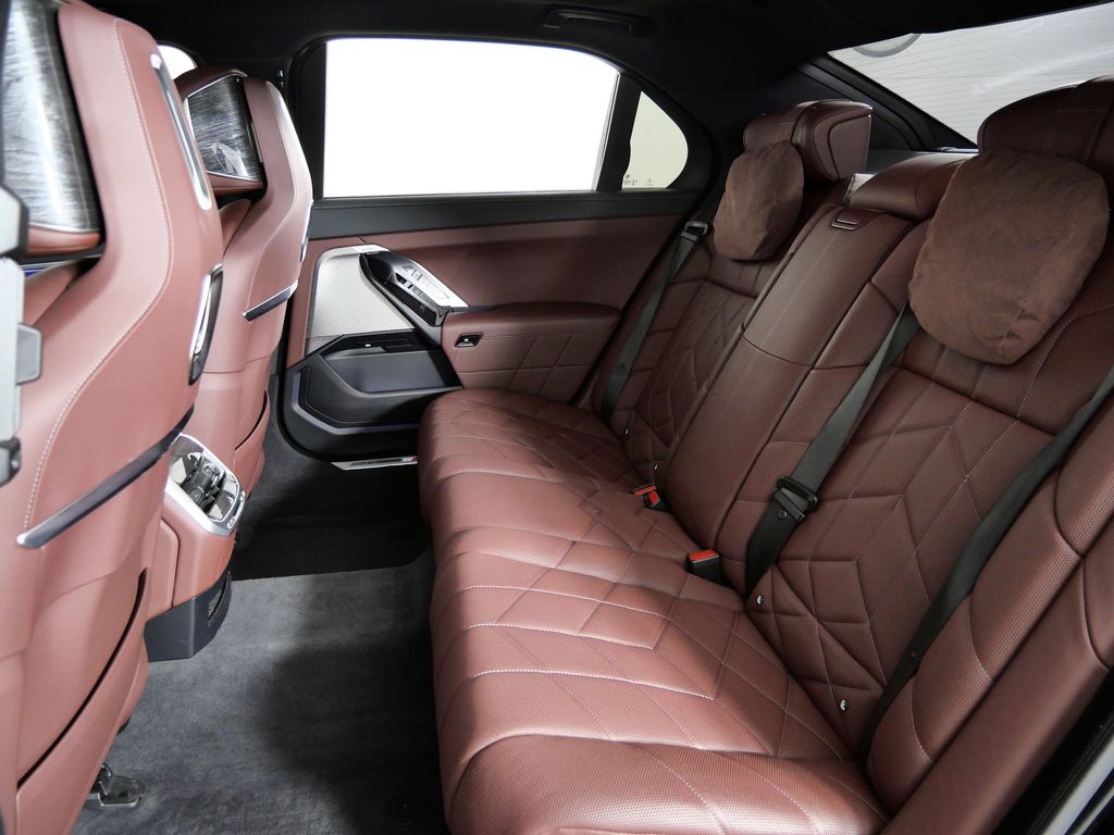 Thumbnail: 2023 BMW 7 Series - 36