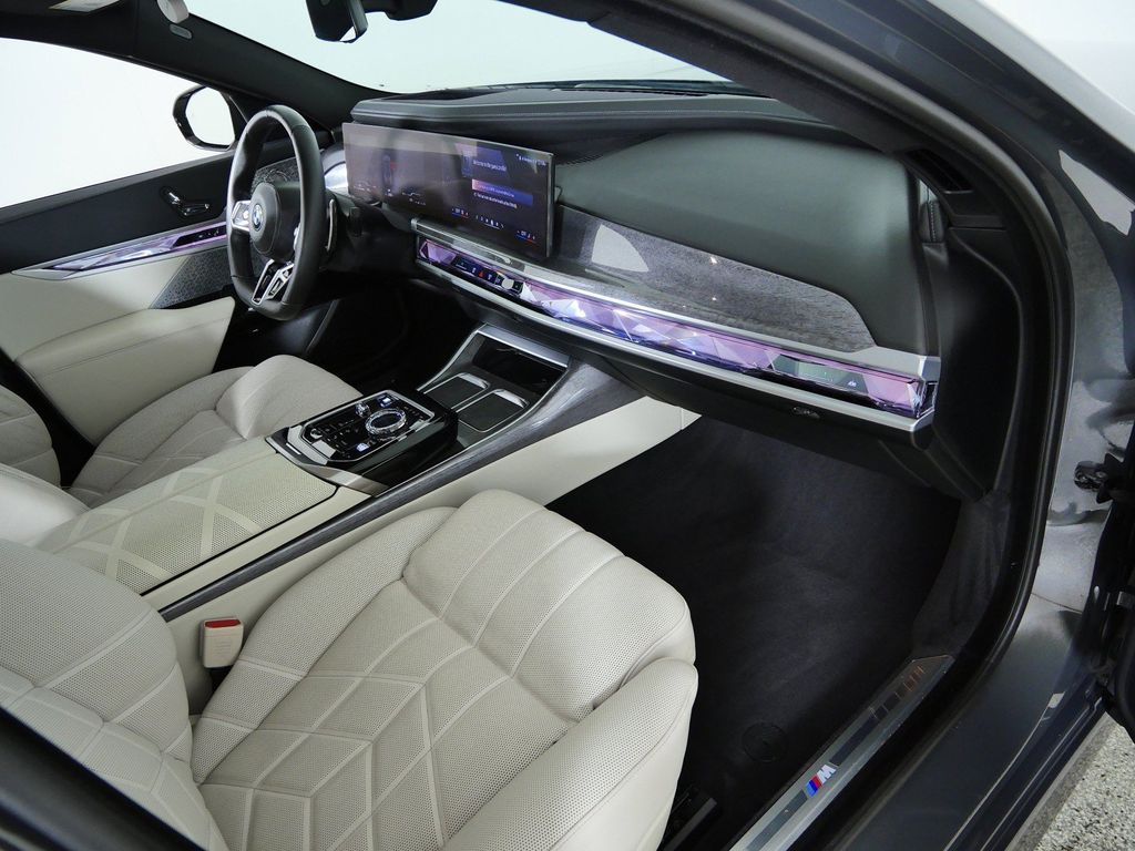 Thumbnail: 2024 BMW 7 Series - 9