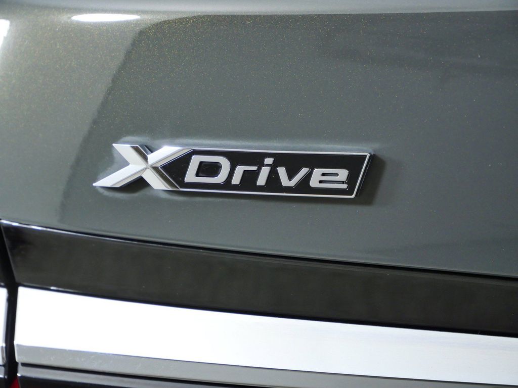 Thumbnail: 2024 BMW 7 Series - 25