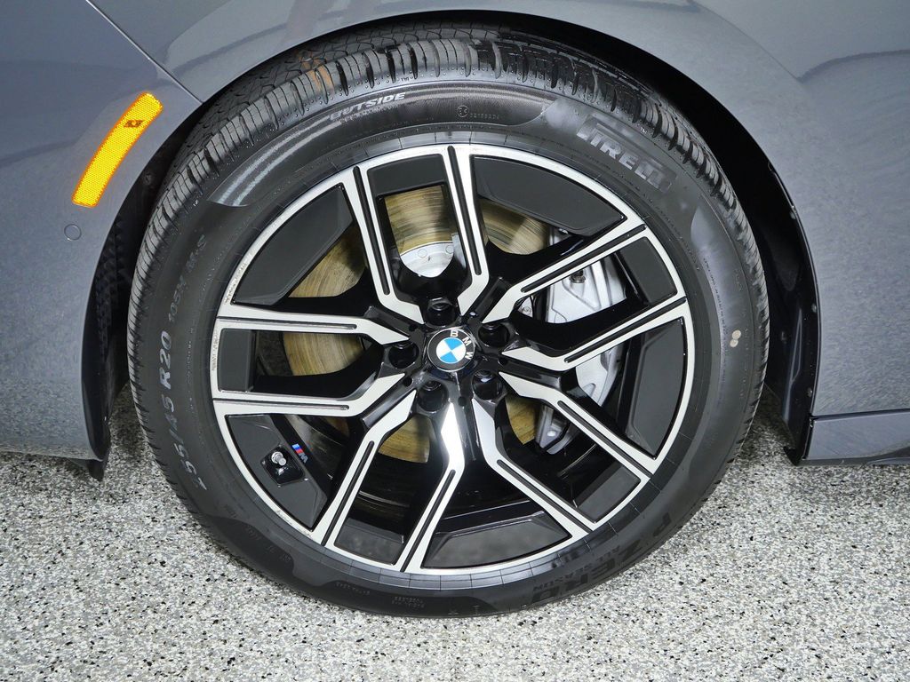 Thumbnail: 2024 BMW 7 Series - 7
