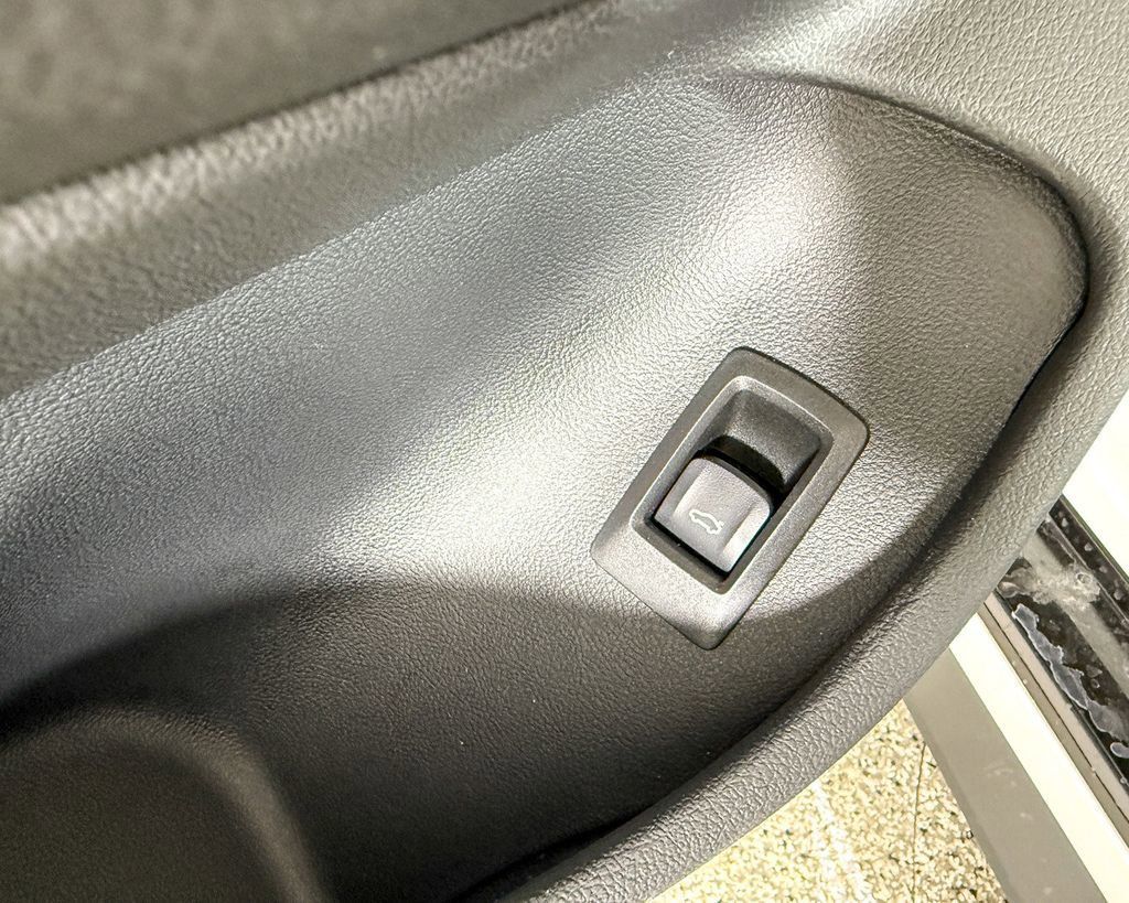 Thumbnail: 2025 BMW 4 Series - 39