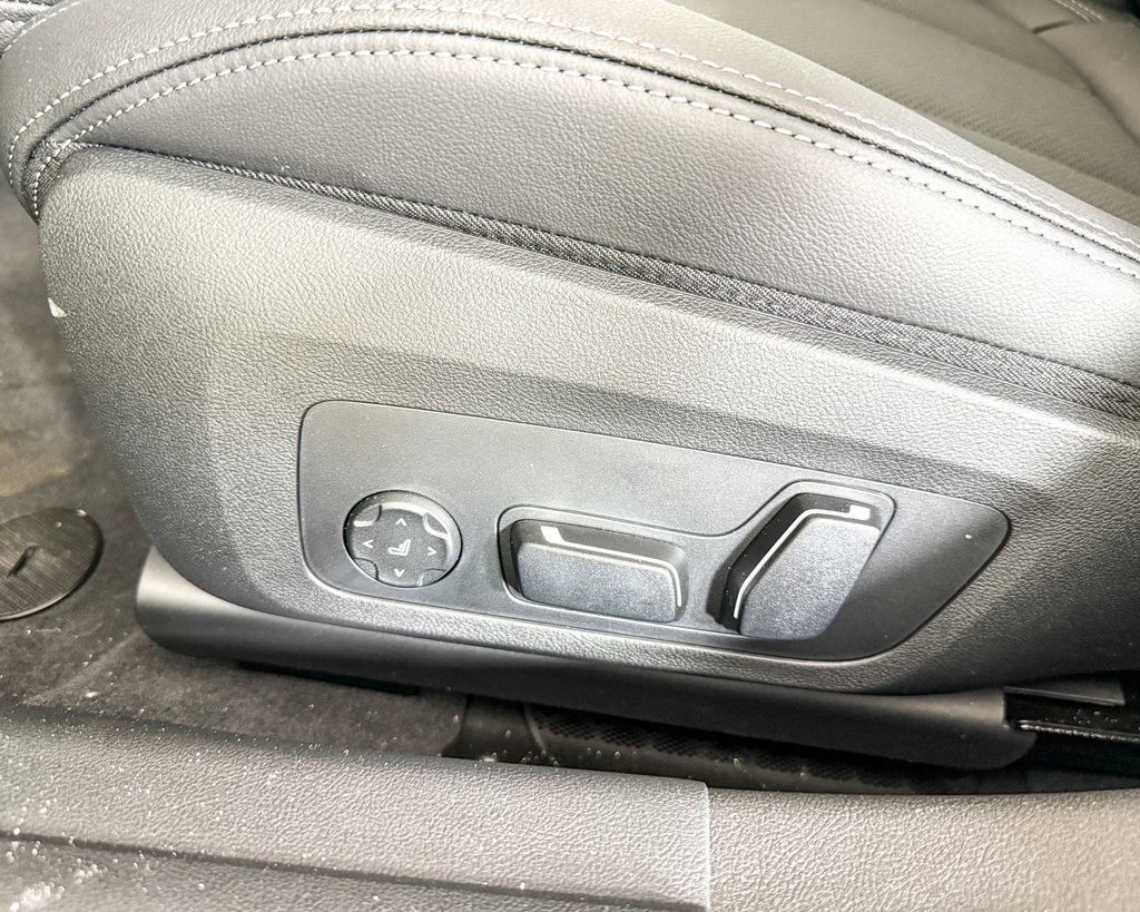 Thumbnail: 2025 BMW 4 Series - 38