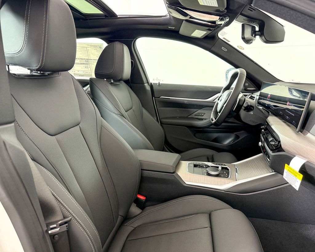 Thumbnail: 2025 BMW 4 Series - 10