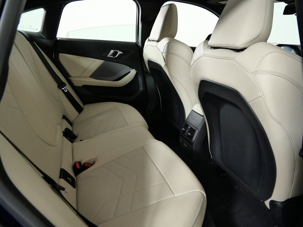 Thumbnail: 2025 BMW 2 Series - 11
