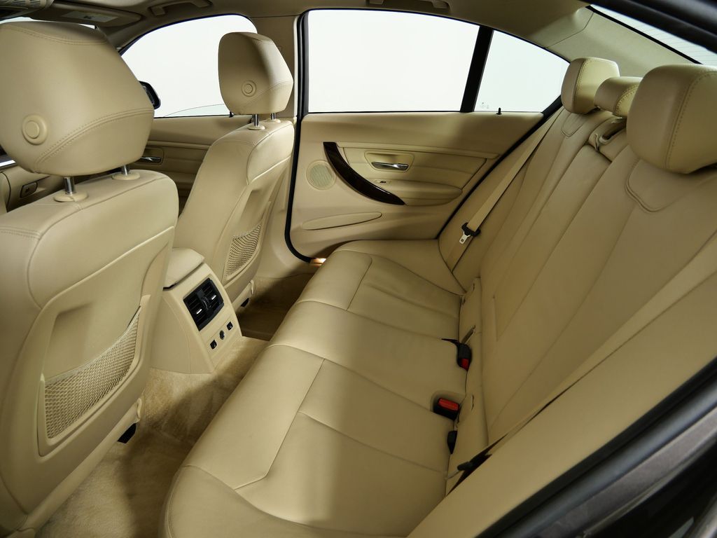 Thumbnail: 2015 BMW 3 Series - 34