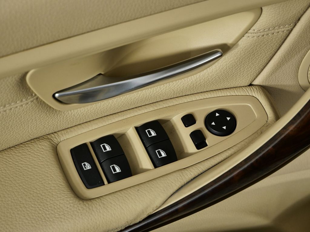 Thumbnail: 2015 BMW 3 Series - 39