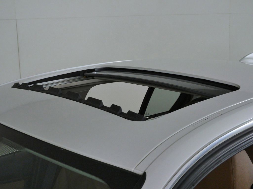 Thumbnail: 2014 BMW 3 Series - 27