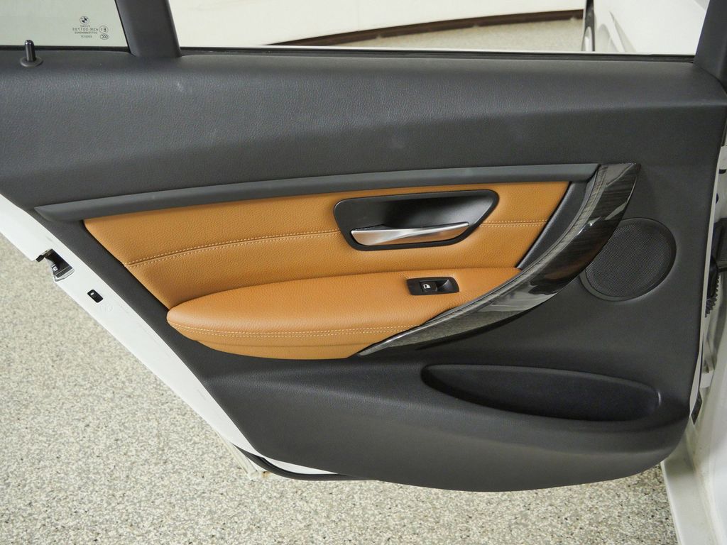Thumbnail: 2014 BMW 3 Series - 32