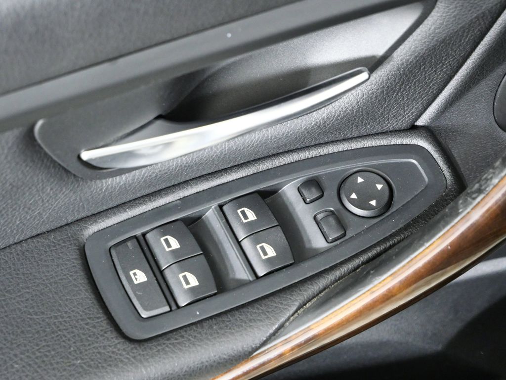 Thumbnail: 2015 BMW 3 Series - 39