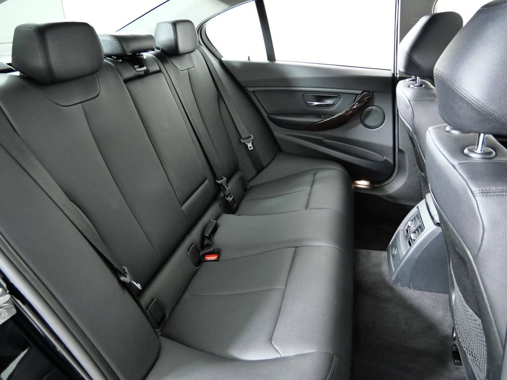 Thumbnail: 2015 BMW 3 Series - 32