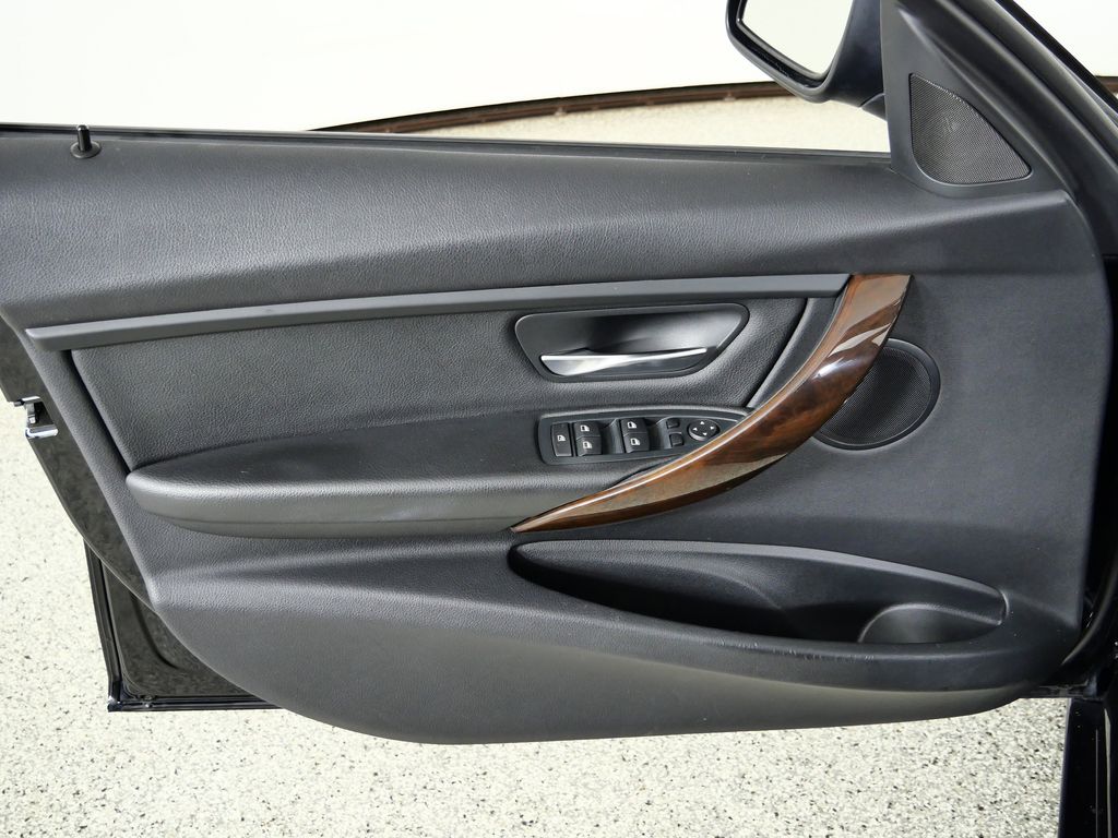 Thumbnail: 2015 BMW 3 Series - 36