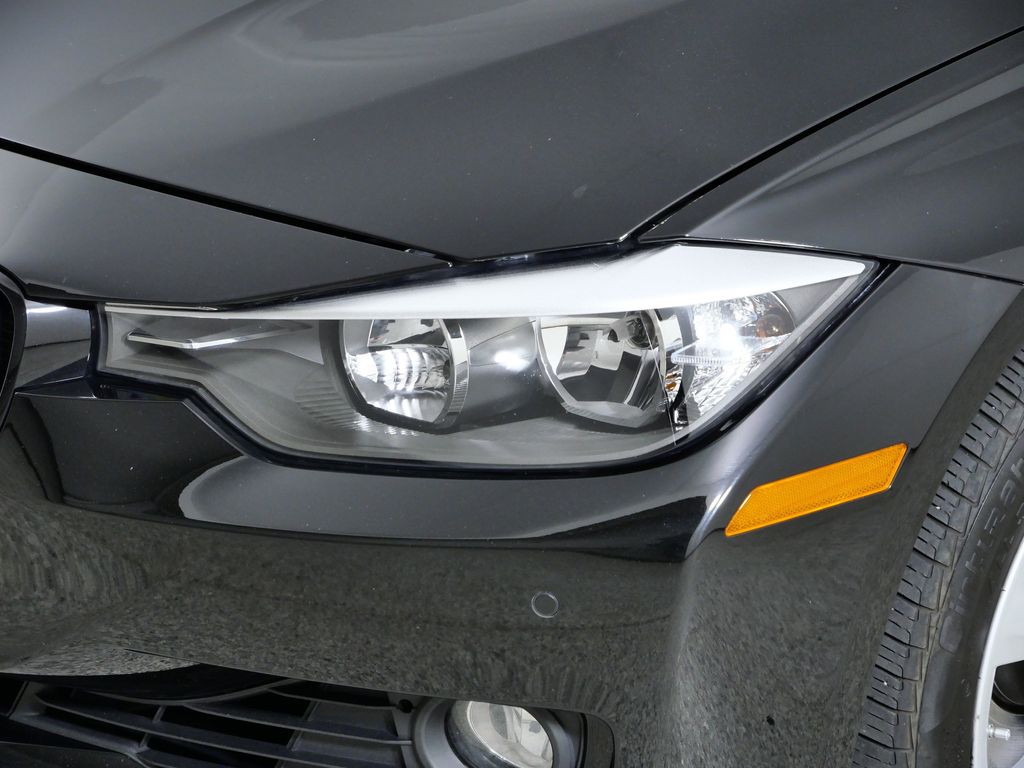 Thumbnail: 2015 BMW 3 Series - 17